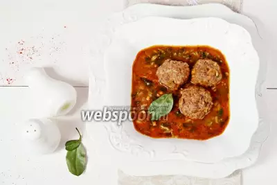 Суп с мясными фрикадельками, нутом и шпинатом