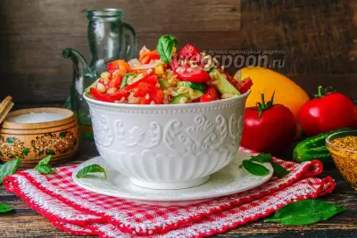 Салат из свежих овощей и булгура