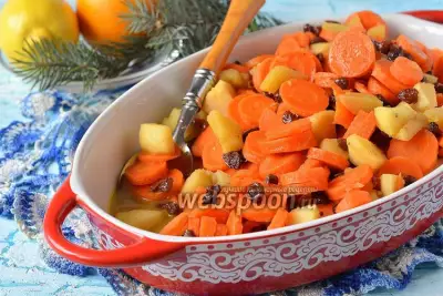 Цимес из моркови, яблок и изюма
