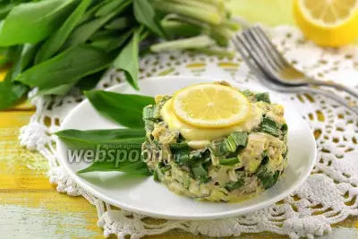 Салат с черемшой и сардинами в масле