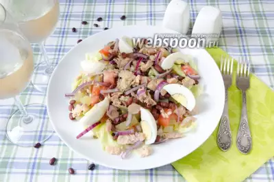 Салат с красной фасолью и горбушей