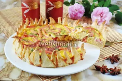 Закусочный пирог с колбасой цветок