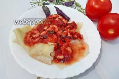 Лапша с креветками в томатном соусе