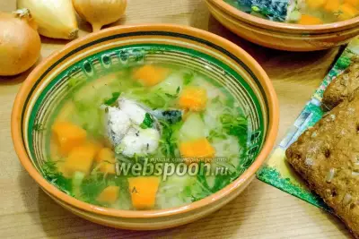 Рисовый суп из скумбрии с морковью
