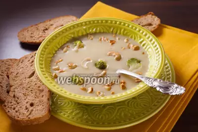 Суп с цветной капустой романеско и кешью