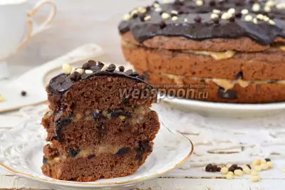 Шоколадный кекс с кусочками шоколада в мультиварке