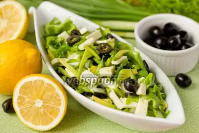 «Зелёный» салат с авокадо и брынзой