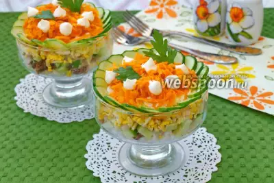 Салат с сайрой, рисом и морковью фото
