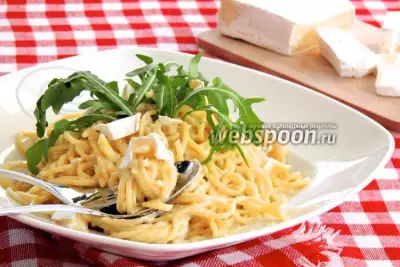 Спагетти с горгонзолой и бри
