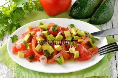 Салат из помидоров и авокадо