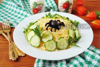 Салат со шпротами и сыром «Паутинка»