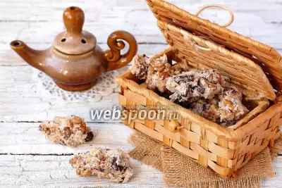 Печенье с орехами, шоколадом и кокосовой стружкой