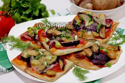 Мини-пиццы с грибами и луком