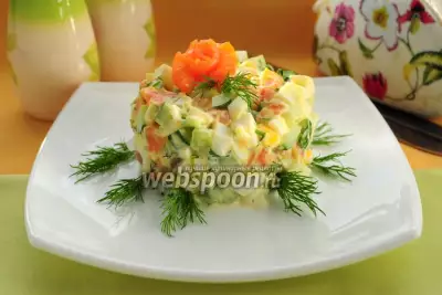 Салат с сёмгой, яйцами и огурцами