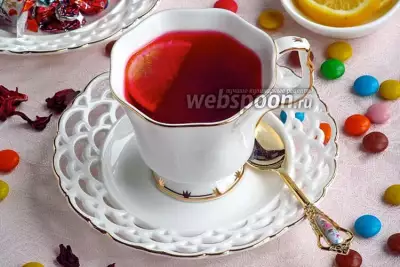 Чай каркаде с пряностями и лимоном