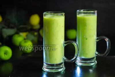 Зелёный напиток из авокадо и яблока