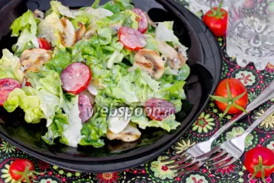 Салат с шампиньонами-гриль и помидорами черри