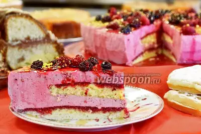 Йогуртовый торт с ягодами