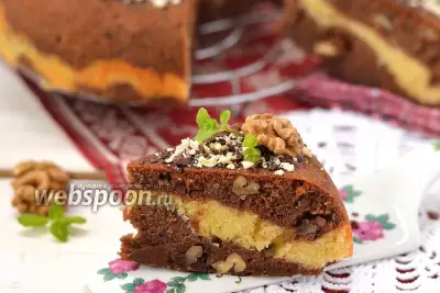 Шоколадно-ванильный пирог с орехами в мультиварке