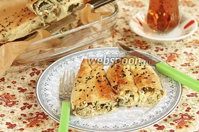 Кол бёрек — турецкий пирог со шпинатом и солёным творогом
