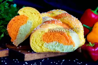 Трёхцветный хлеб с печёным сладким перцем