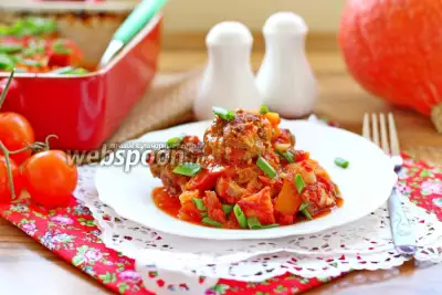 Тефтели в томатном соусе с тыквой