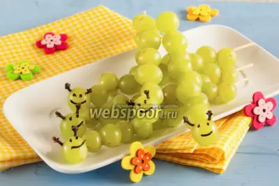 Детские «шашлычки» из винограда «Гусеницы»