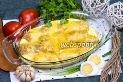 Блинчики с луком и яйцом под сливочной заливкой