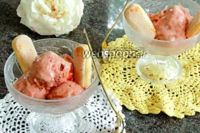 Клубнично ревенное йогуртное мороженое