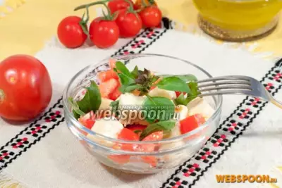 Салат из томатов и брынзы