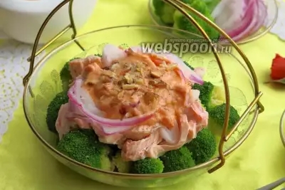 Салат с брокколи и рыбой