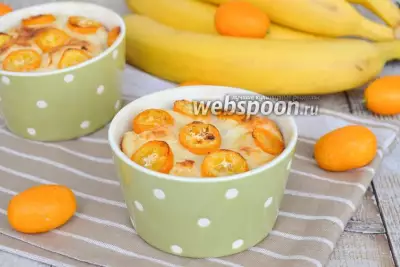 Творожная запеканка с кумкватом, бананами и семолиной