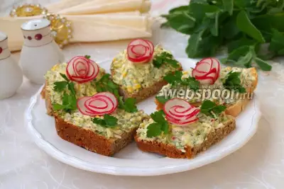 Бутерброды с плавленым сыром, редисом и яйцом