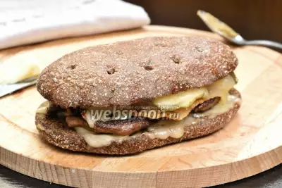 Сэндвич тёплый с утиным филе
