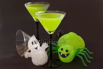 Огуречный коктейль на Хэллоуин «Тоска зелёная»