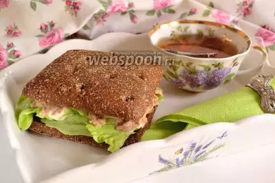 Сытный сэндвич с тунцом