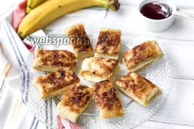 Тайский десерт роти с бананом