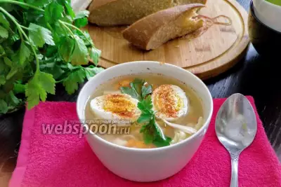 Суп лапша из индейки с отварным яйцом