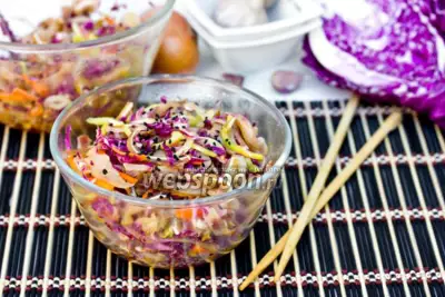 Корейский салат с овощами и свиными ушками