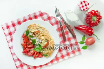 Куриное филе с томатами и болгарским перцем, запечённое в тесте фило