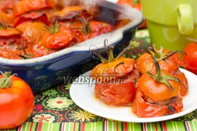 Запечённые помидоры с начинкой из мяса и сладкого перца