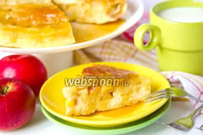Пирог с карамелью и яблоками в микроволновке