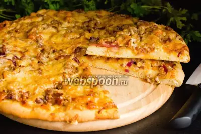 Пицца с фаршем и сыром