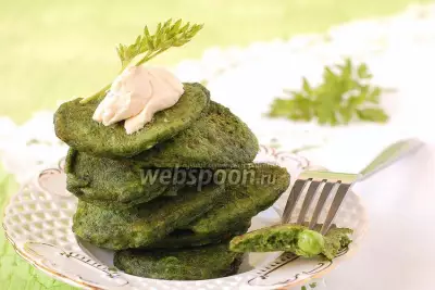 Оладьи со шпинатом и зелёным горошком