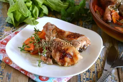 Курица в духовке с белым вином, овощами и травами