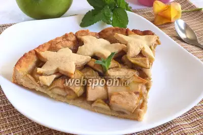 Песочный пирог с яблоками и кленовым сиропом