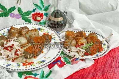 Кюфта-кебаб с луково-гранатовым салатом