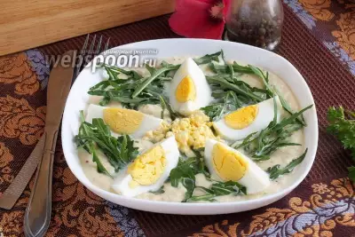 Закуска из яиц в соусе из белой спаржи