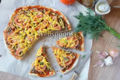Острая пицца с говяжьим фаршем и грибами
