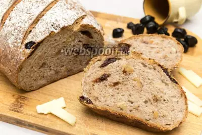 Пшенично ржаной хлеб с вяленой вишней и орехами